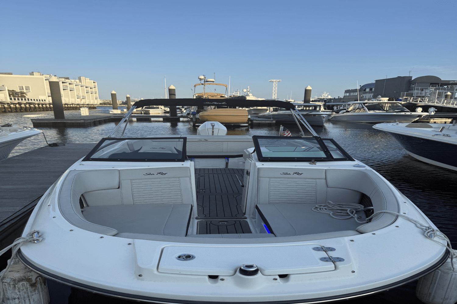 Slide: The Image of Sea Ray 230 SPX OUTBOARD 2021 - 3