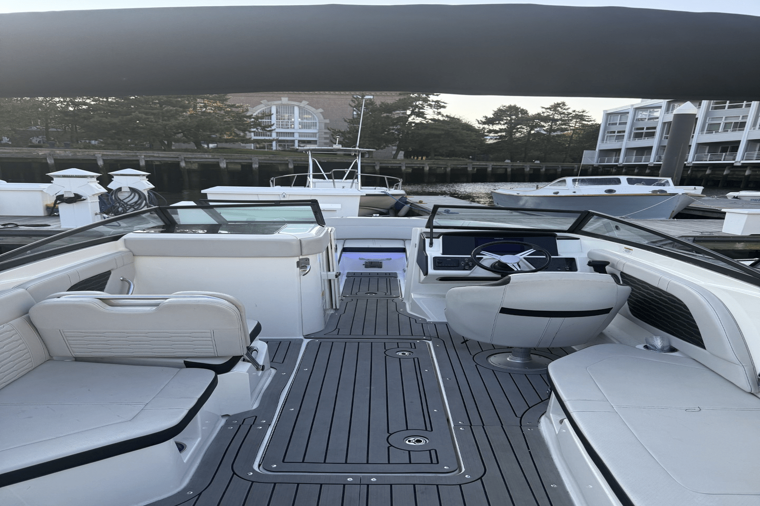 Slide: The Image of Sea Ray 230 SPX OUTBOARD 2021 - 6