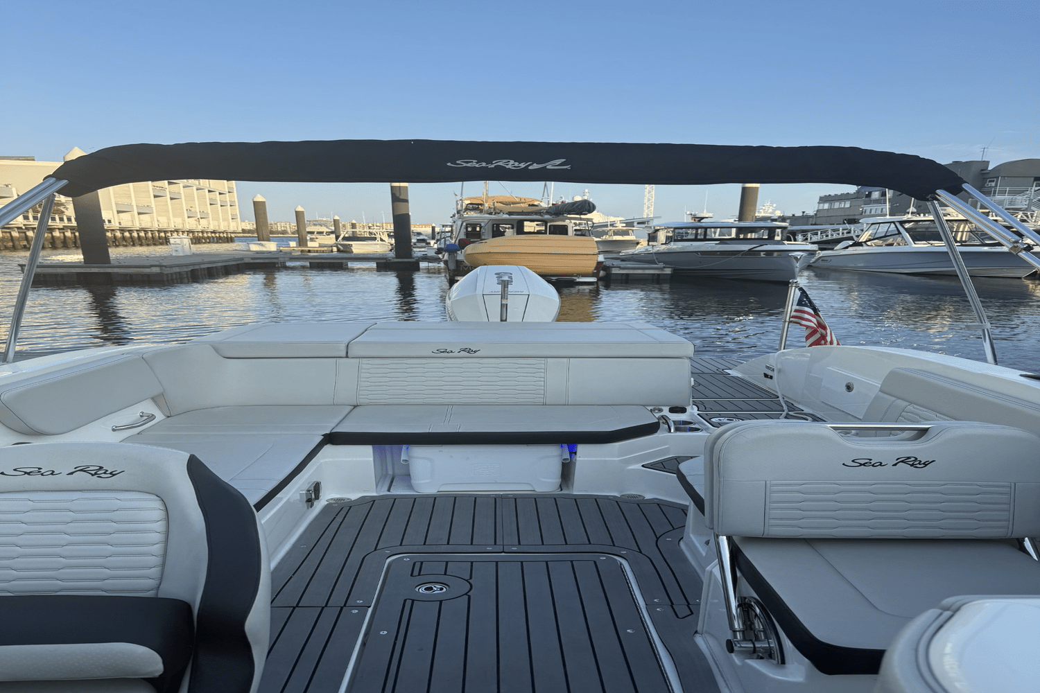 Slide: The Image of Sea Ray 230 SPX OUTBOARD 2021 - 9