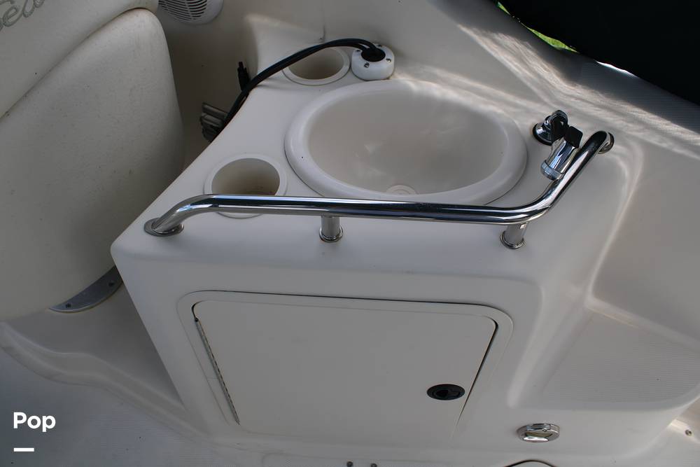 Slide: The Image of Sea Ray 240 Sundancer 2004 - 14136375