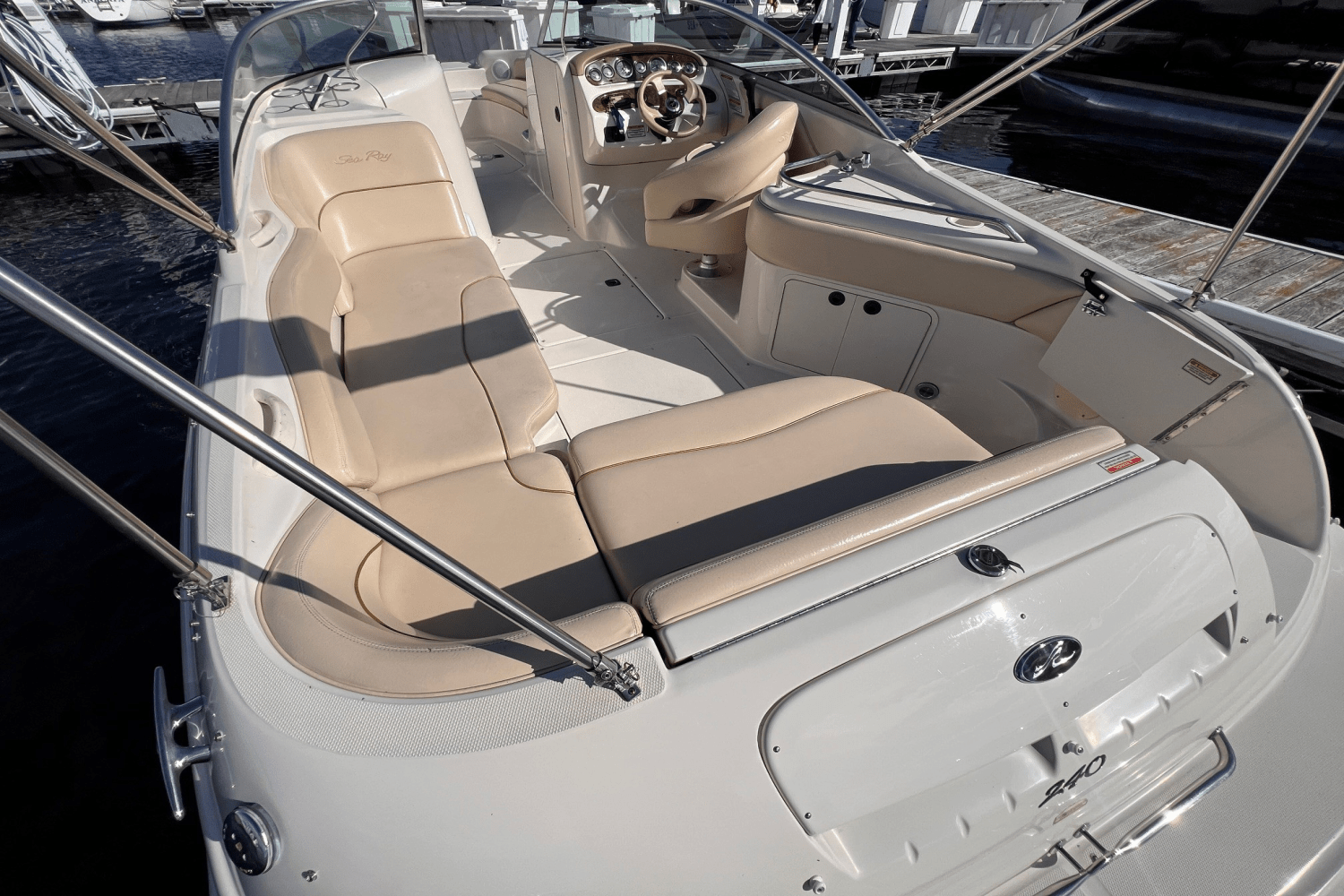 Slide: The Image of Sea Ray 240 SUNDECK 2002 - 9