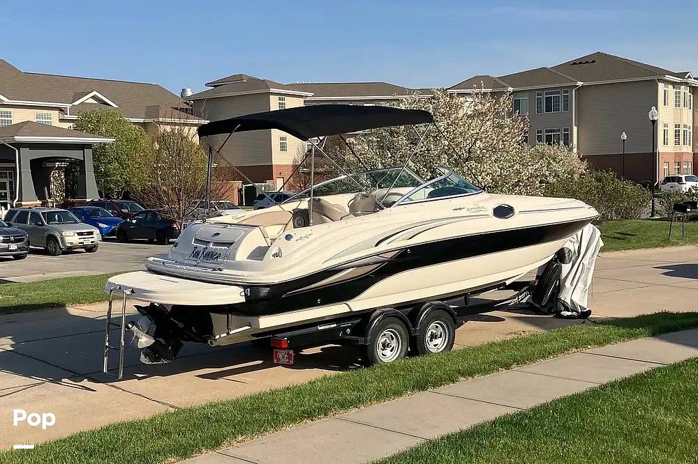 Slide: The Image of Sea Ray 240 SunDeck 2004 - 15702428