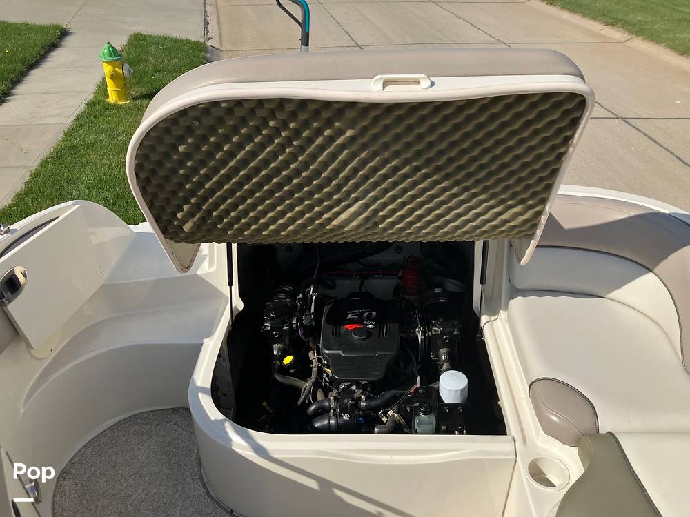 Slide: The Image of Sea Ray 240 SunDeck 2004 - 15690421