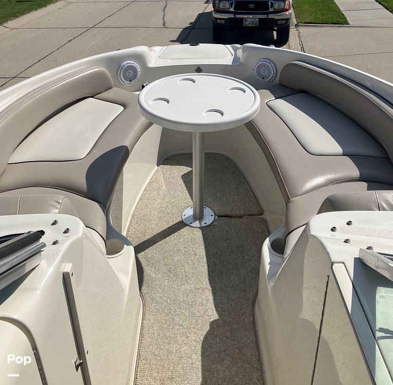 Slide: The Image of Sea Ray 240 SunDeck 2004 - 15690419