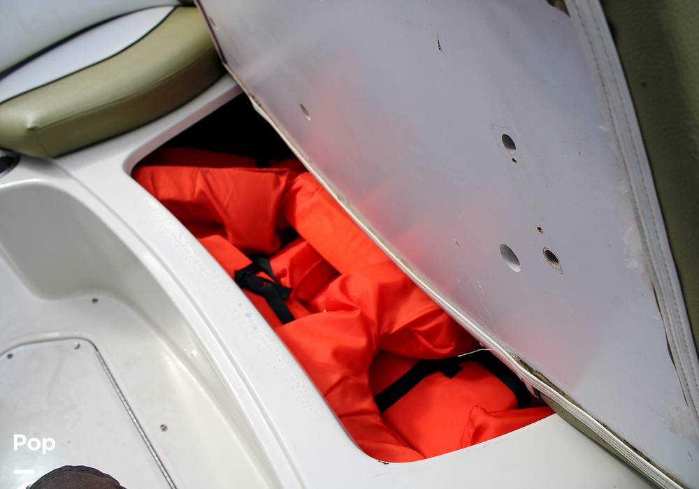 Slide: The Image of Sea Ray 240 Sundeck 2005 - 13162303