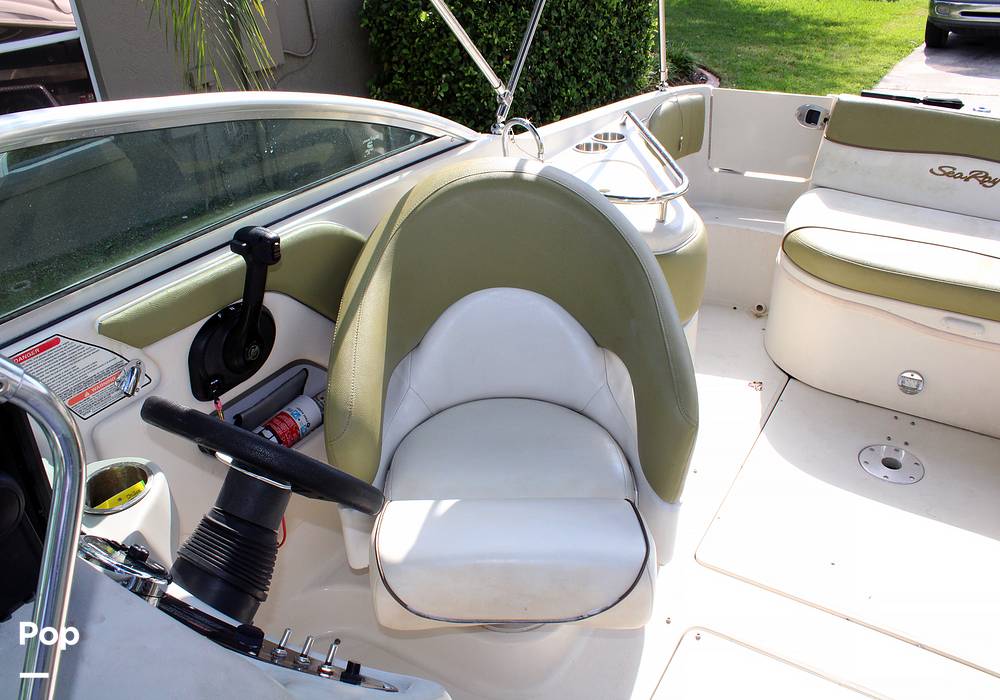 Slide: The Image of Sea Ray 240 Sundeck 2005 - 13162310