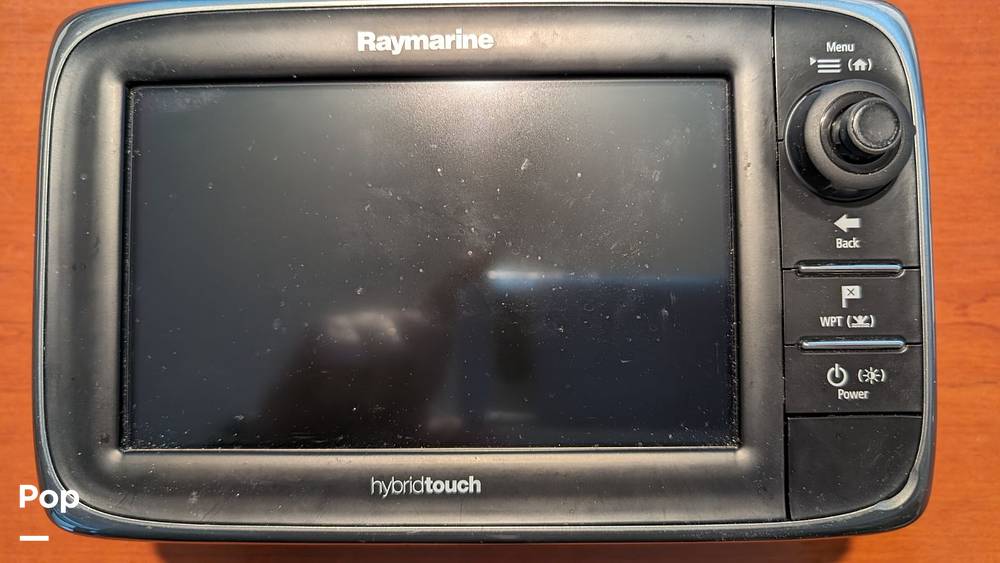Slide: The Image of Sea Ray 240 SunDeck 2005 - 17