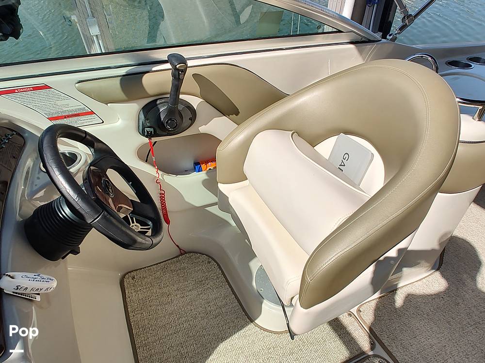 Slide: The Image of Sea Ray 240 Sundeck 2005 - 13903170