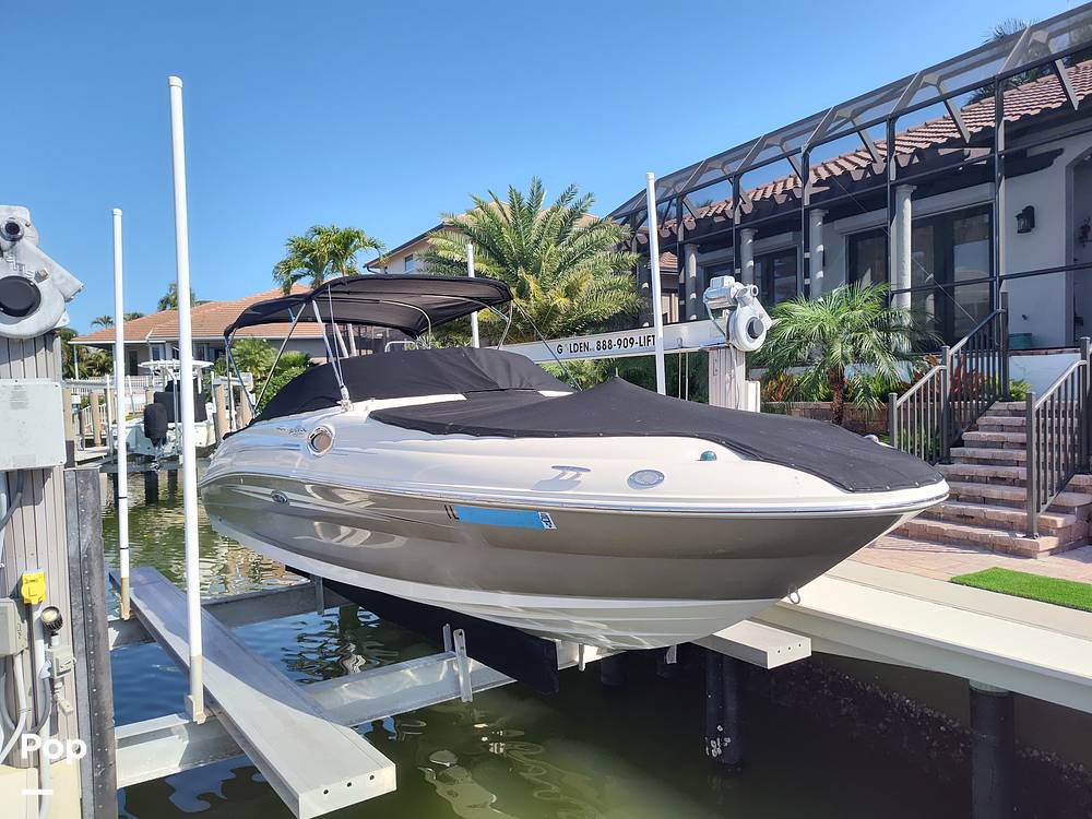 Slide: The Image of Sea Ray 240 Sundeck 2005 - 13903148