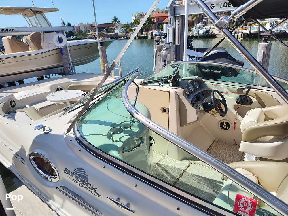 Slide: The Image of Sea Ray 240 Sundeck 2005 - 13903208