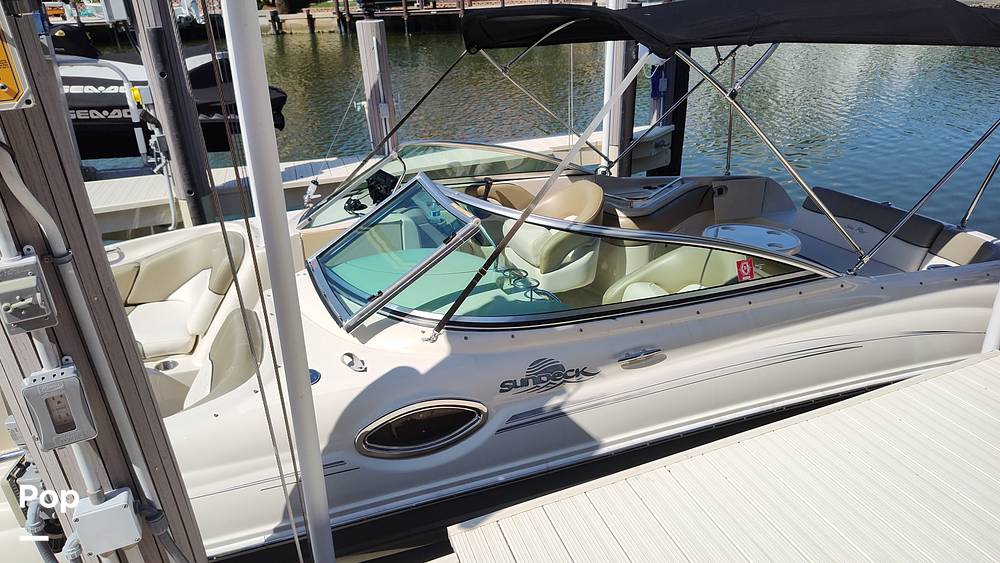 Slide: The Image of Sea Ray 240 Sundeck 2005 - 13903222