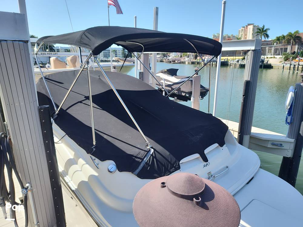 Slide: The Image of Sea Ray 240 Sundeck 2005 - 13903151