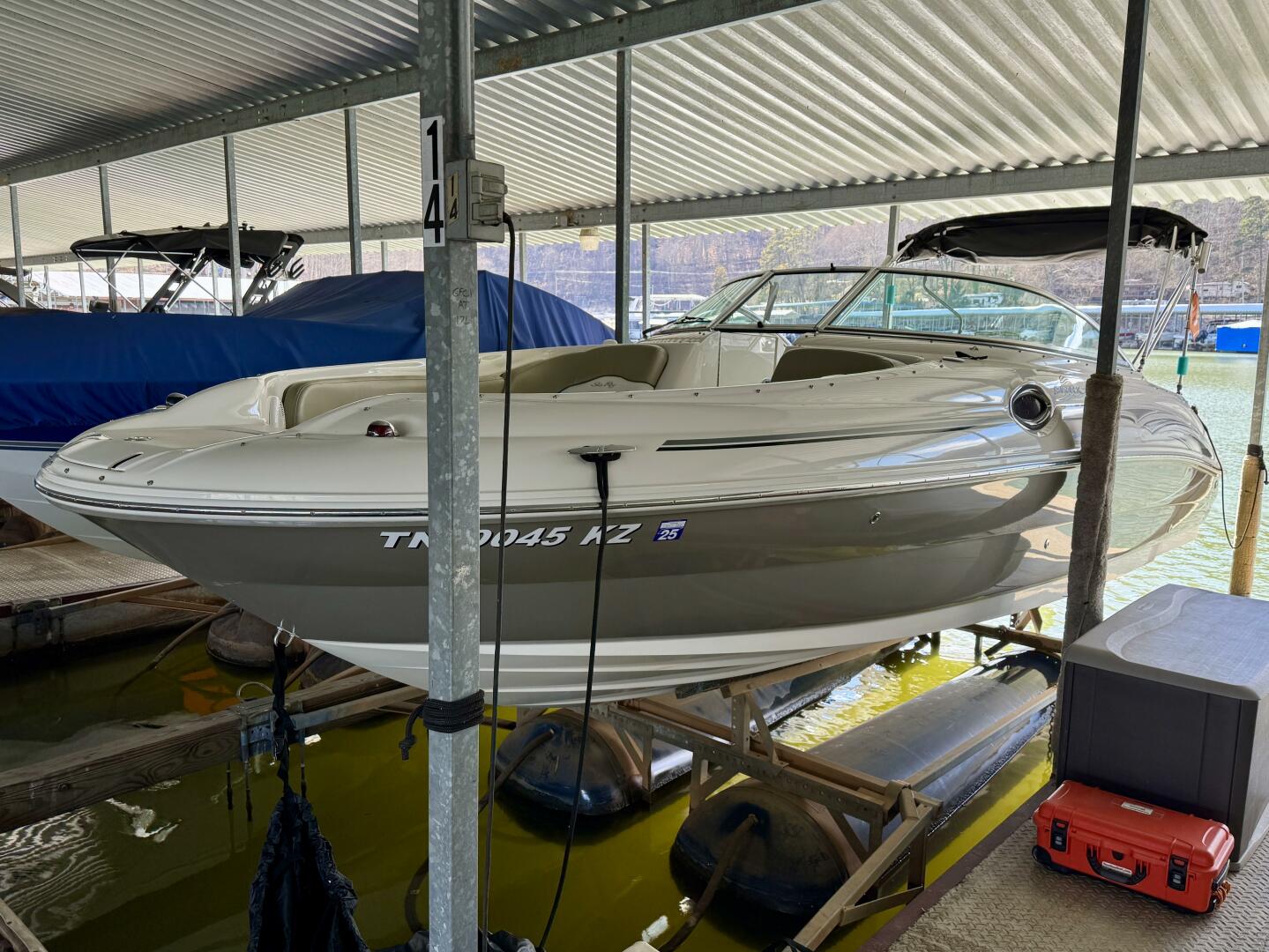 Slide: The Image of Sea Ray 240 Sundeck 2006 - 5119703