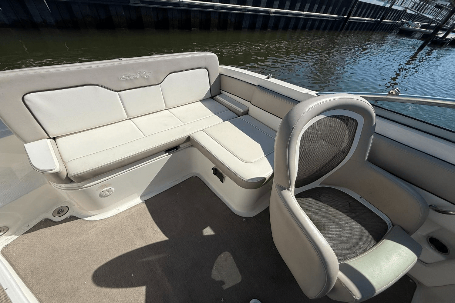 Slide: The Image of Sea Ray 240 SUNDECK 2011 - 10