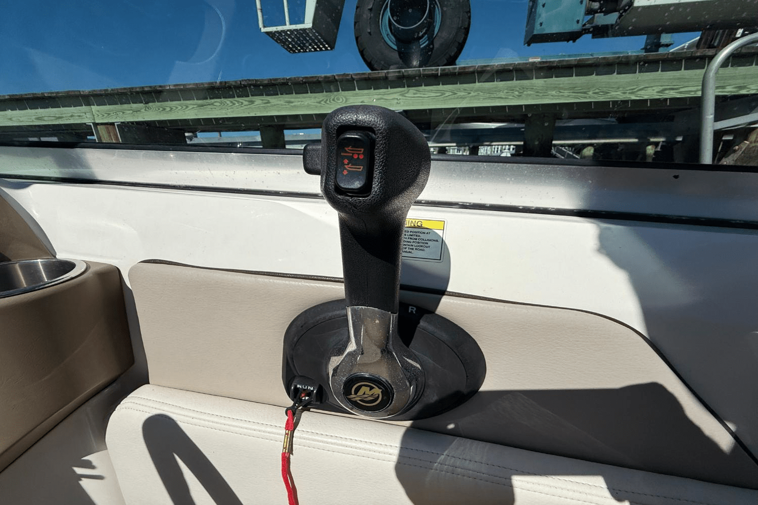 Slide: The Image of Sea Ray 240 SUNDECK 2011 - 12