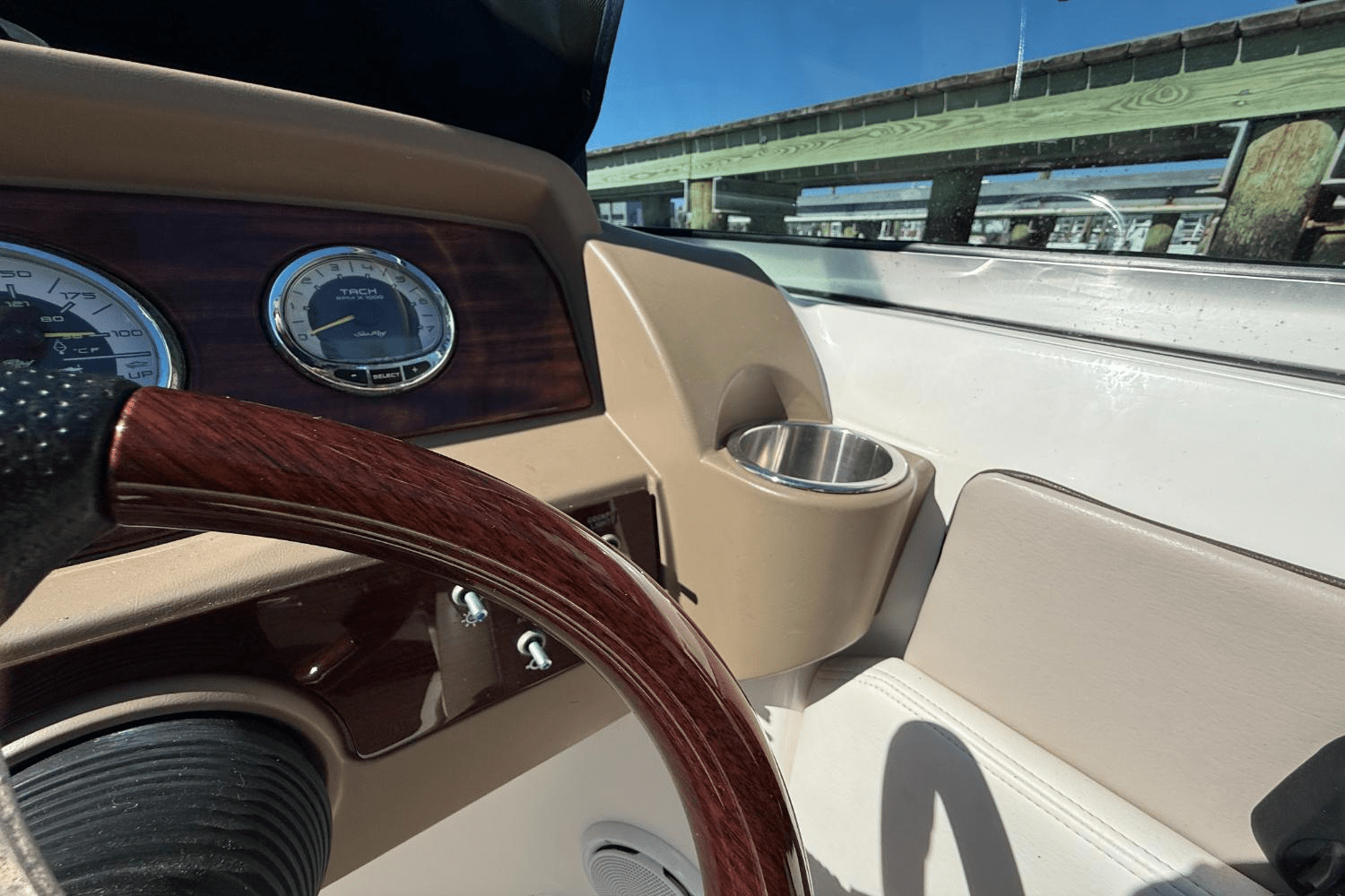 Slide: The Image of Sea Ray 240 SUNDECK 2011 - 13