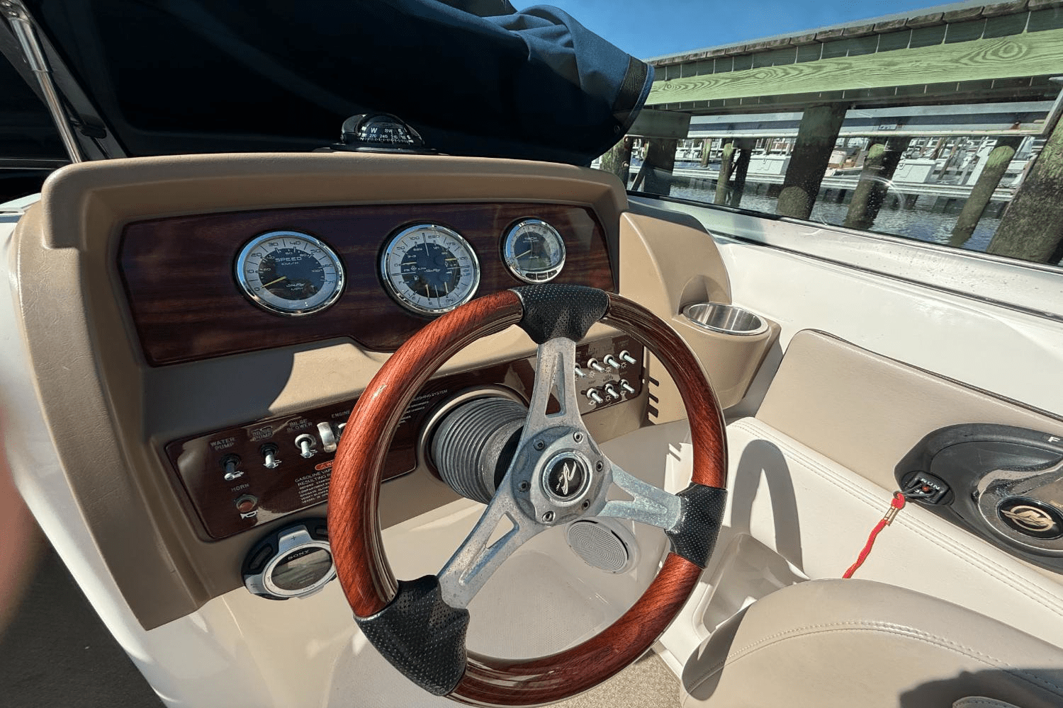 Slide: The Image of Sea Ray 240 SUNDECK 2011 - 14