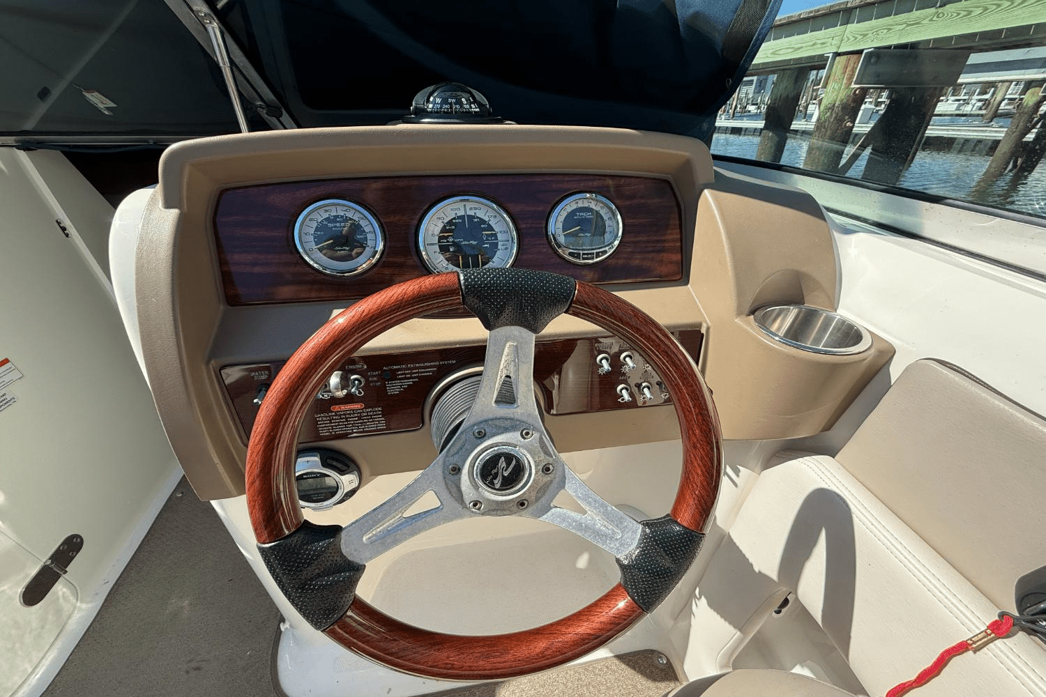Slide: The Image of Sea Ray 240 SUNDECK 2011 - 15