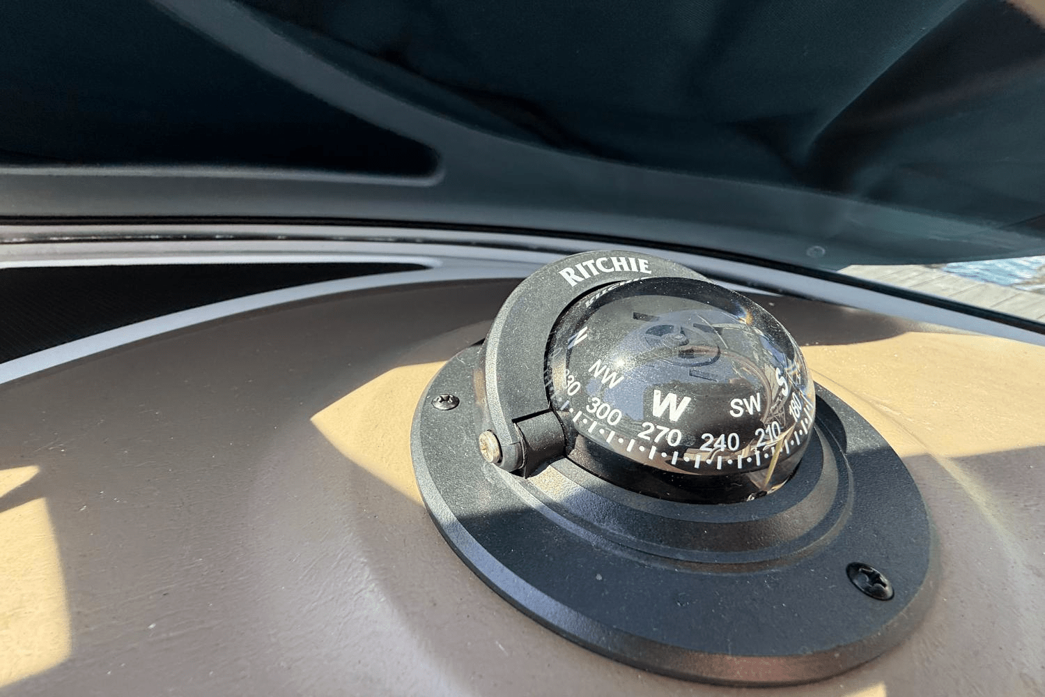 Slide: The Image of Sea Ray 240 SUNDECK 2011 - 18