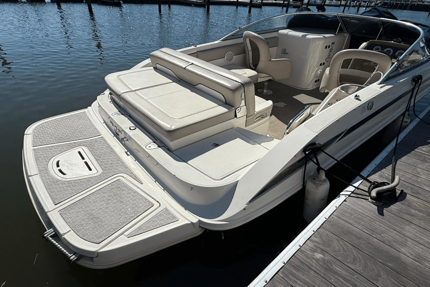 Slide: The Image of Sea Ray 240 SUNDECK 2011 - 2