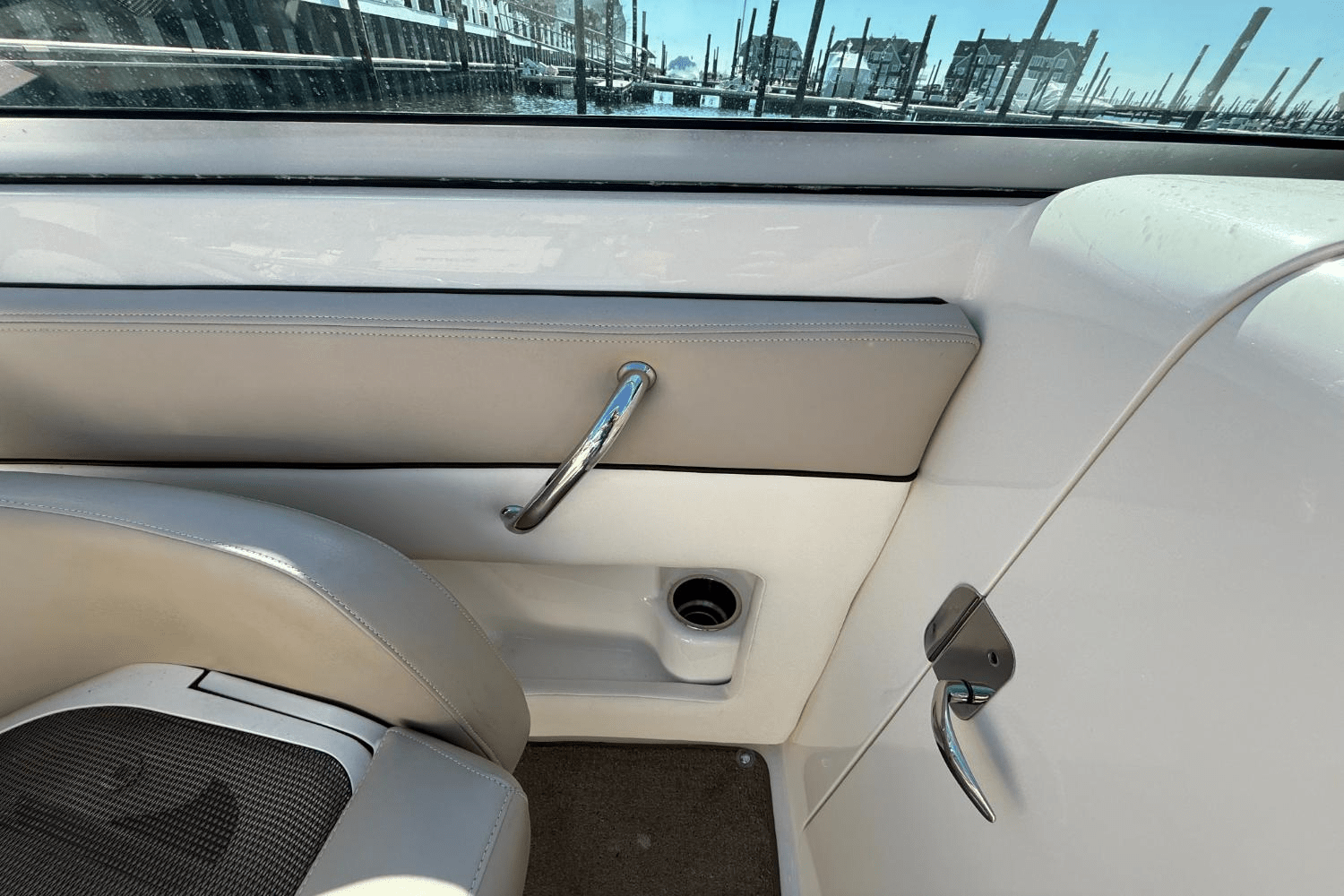 Slide: The Image of Sea Ray 240 SUNDECK 2011 - 20