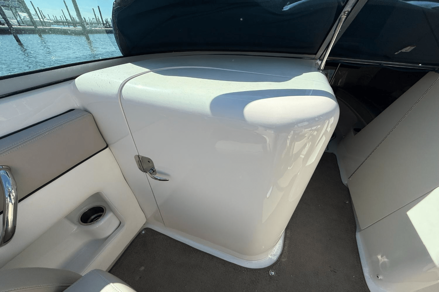 Slide: The Image of Sea Ray 240 SUNDECK 2011 - 21