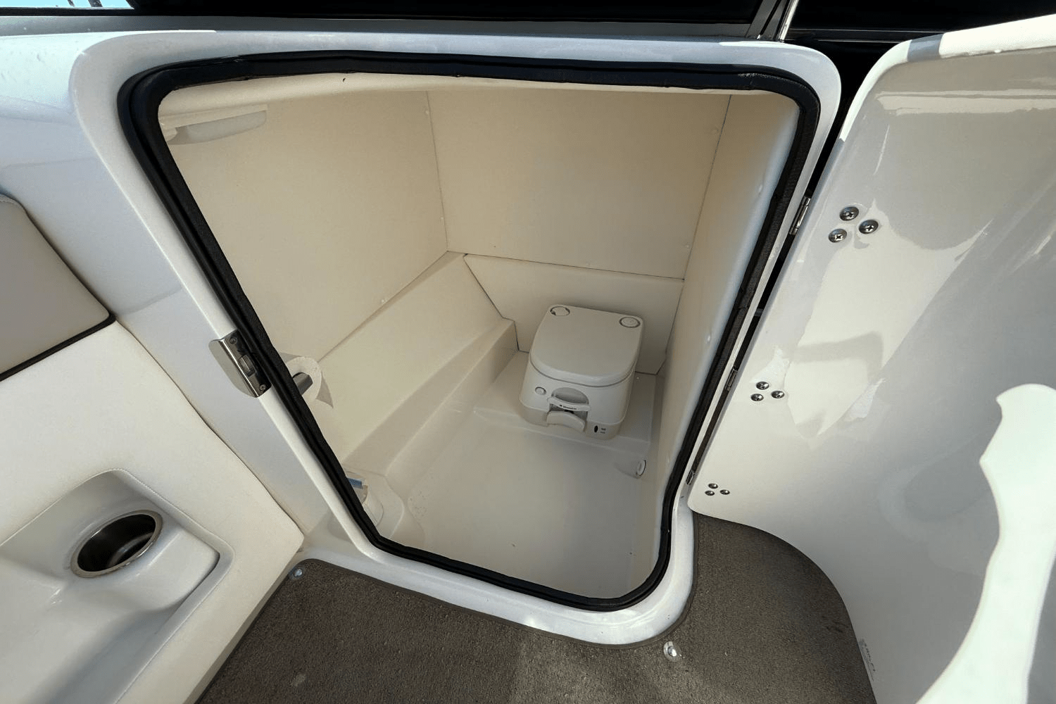 Slide: The Image of Sea Ray 240 SUNDECK 2011 - 22