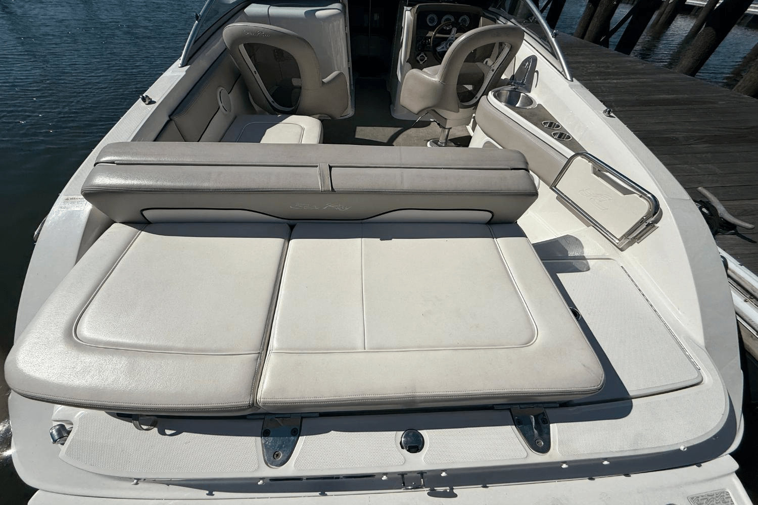 Slide: The Image of Sea Ray 240 SUNDECK 2011 - 3