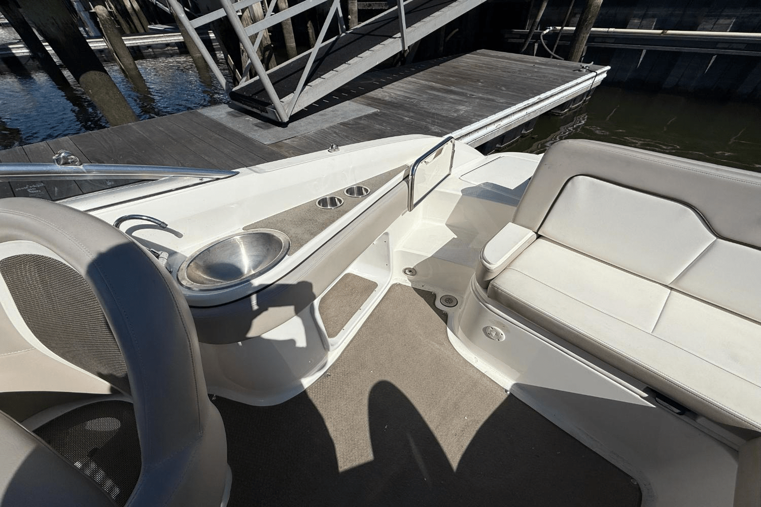 Slide: The Image of Sea Ray 240 SUNDECK 2011 - 8
