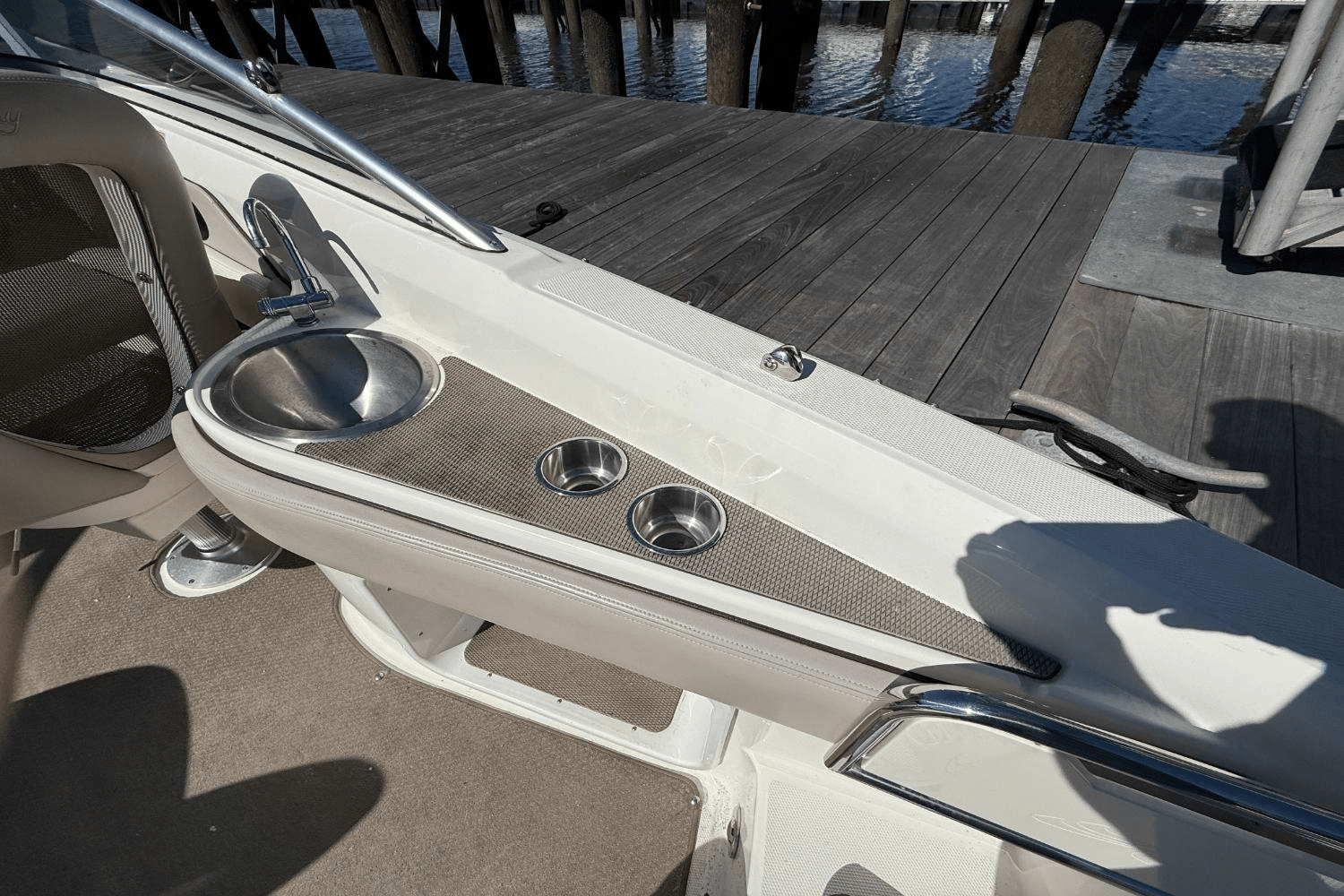 Slide: The Image of Sea Ray 240 SUNDECK 2011 - 9