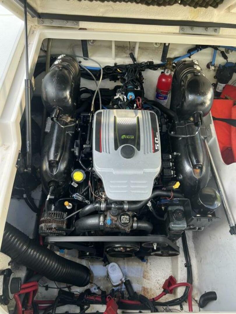 Slide: The Image of Sea Ray 240 Sundeck 2012 - 5393641
