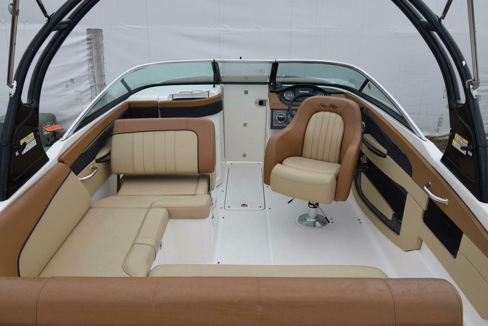 Slide: The Image of Sea Ray 240 Sun Deck 2014 - 3760267
