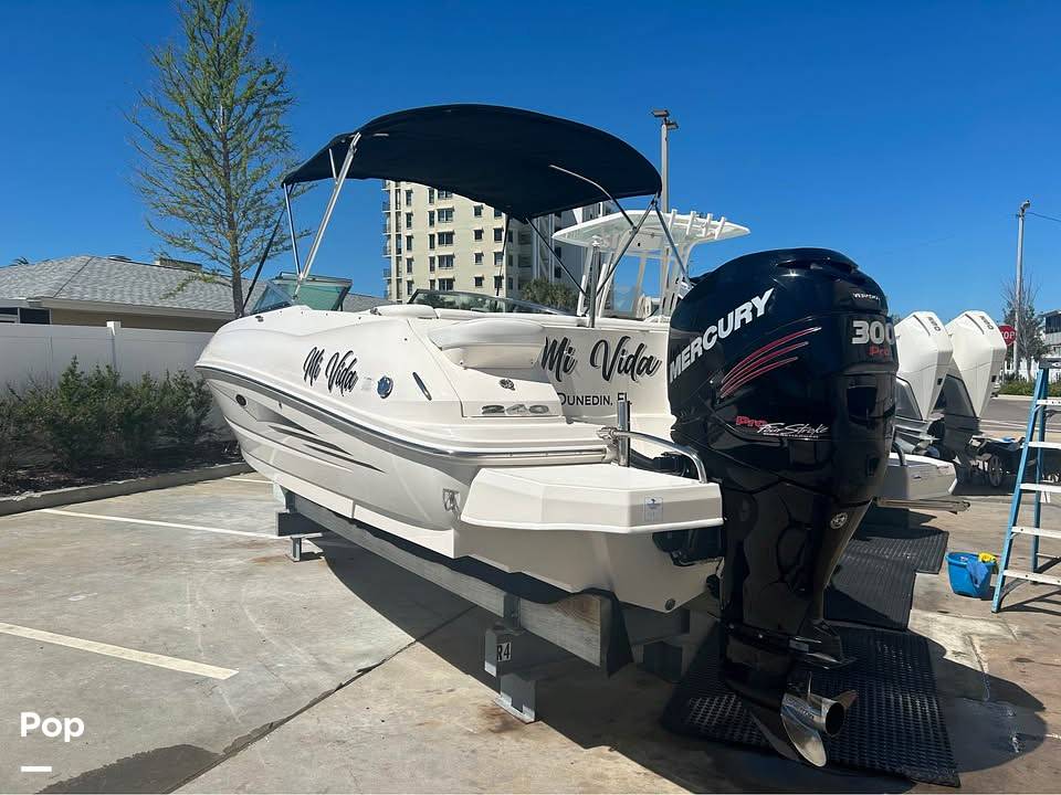 Slide: The Image of Sea Ray 240 Sundeck 2014 - 15257143