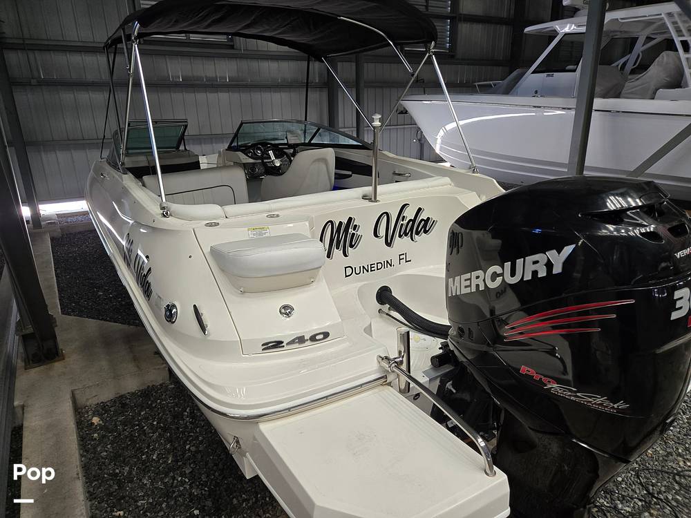 Slide: The Image of Sea Ray 240 Sundeck 2014 - 15304240