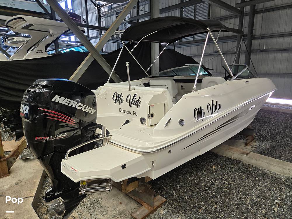 Slide: The Image of Sea Ray 240 Sundeck 2014 - 15304242