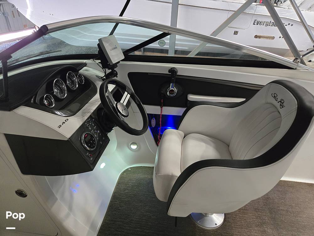 Slide: The Image of Sea Ray 240 Sundeck 2014 - 15304289