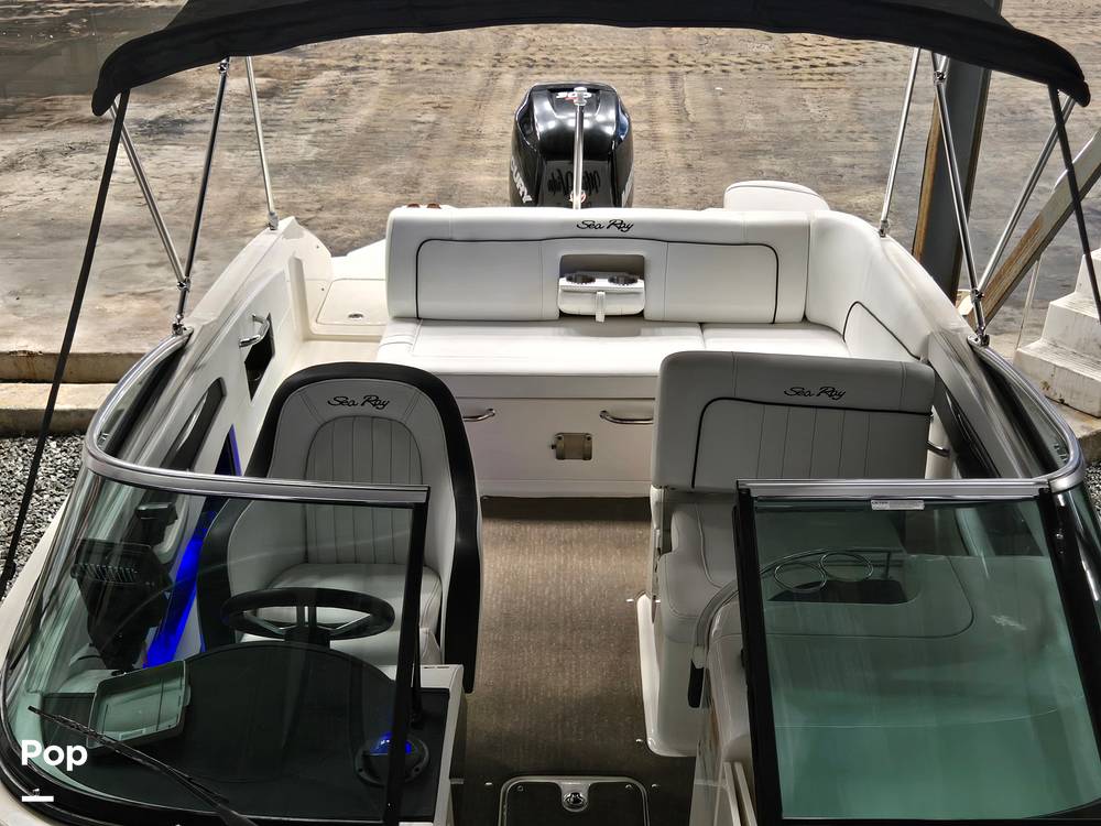 Slide: The Image of Sea Ray 240 Sundeck 2014 - 15304343