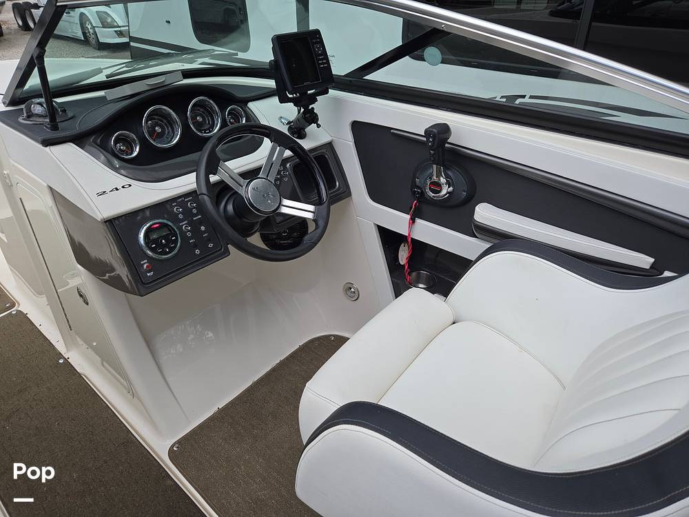 Slide: The Image of Sea Ray 240 Sundeck 2014 - 15625054