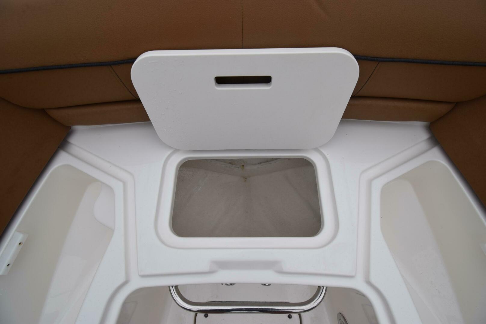 Slide: The Image of Sea Ray 240 Sun Deck 2014 - 3760303