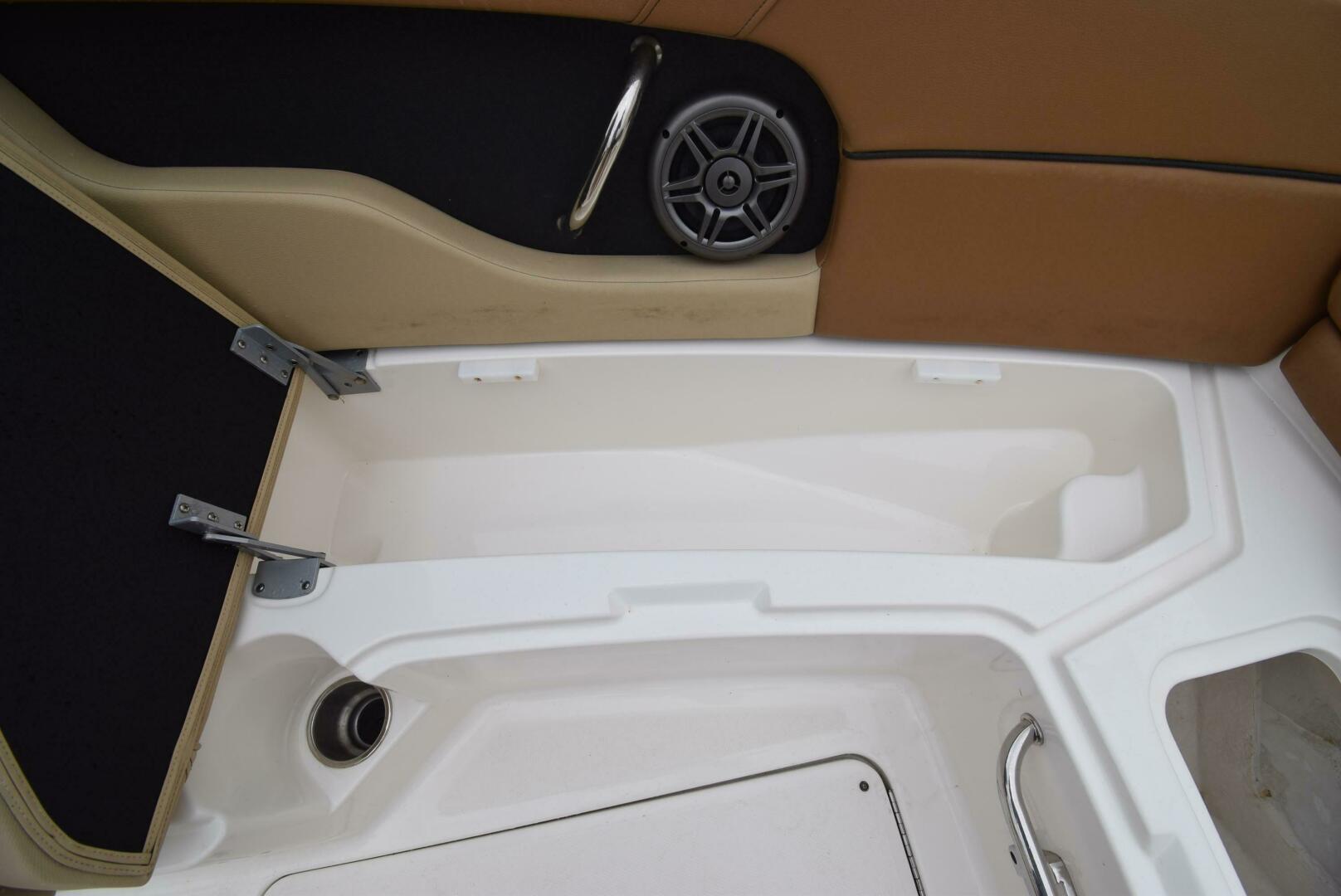 Slide: The Image of Sea Ray 240 Sun Deck 2014 - 3760305