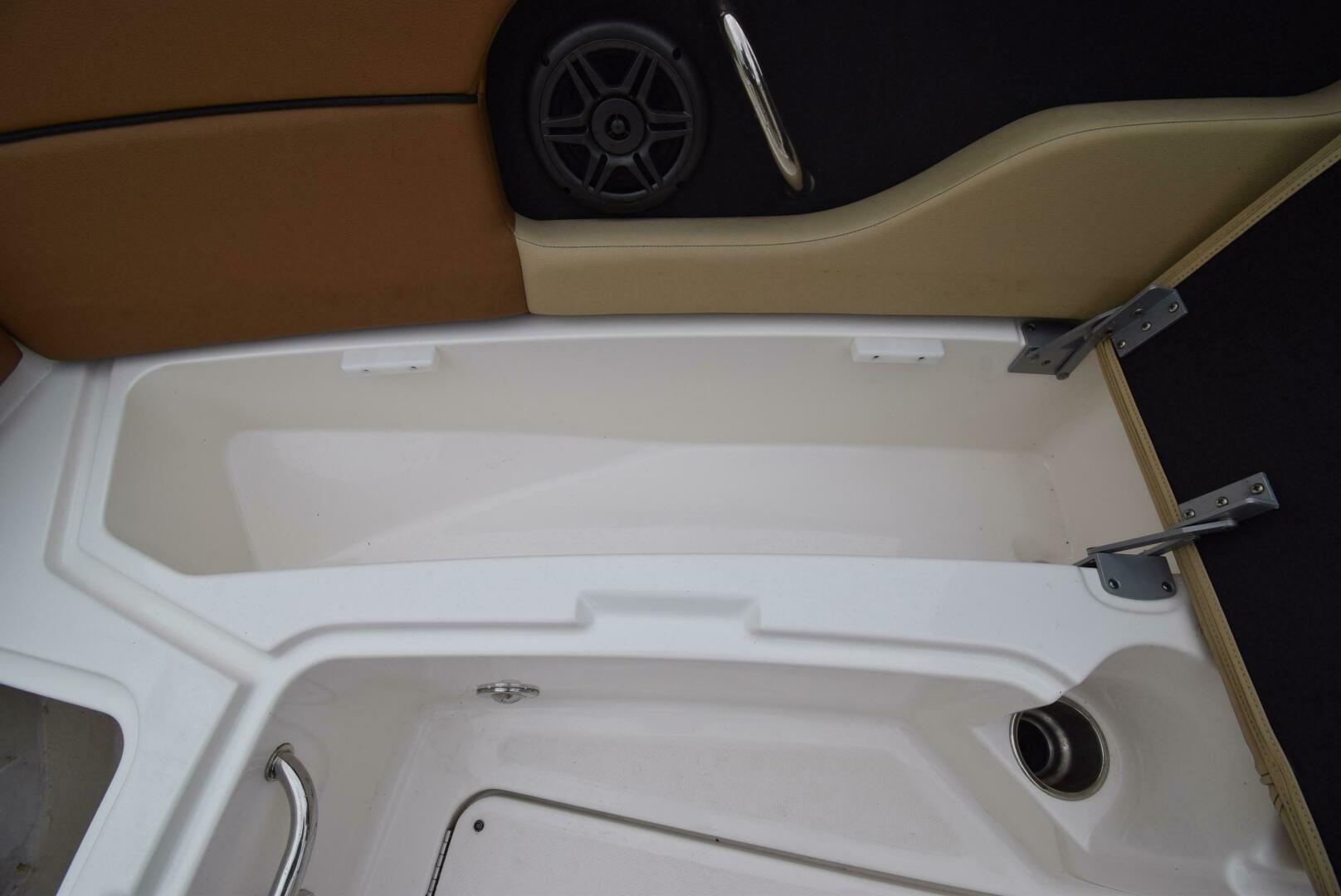 Slide: The Image of Sea Ray 240 Sun Deck 2014 - 3760308