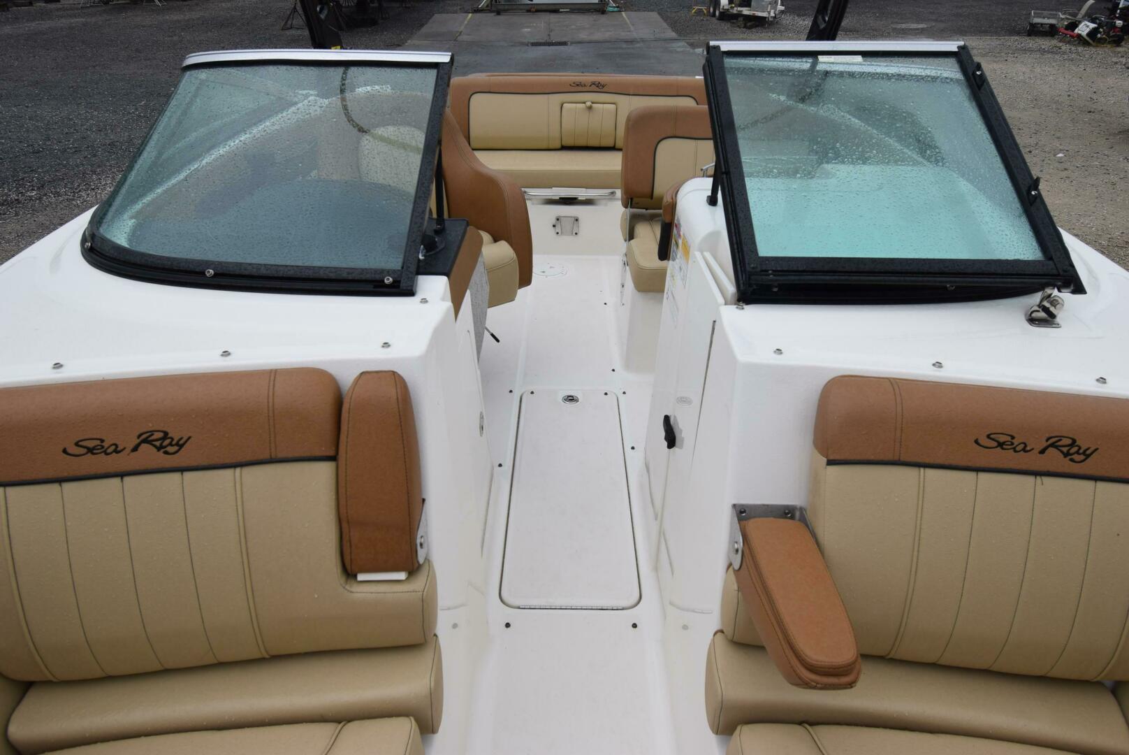 Slide: The Image of Sea Ray 240 Sun Deck 2014 - 3760312
