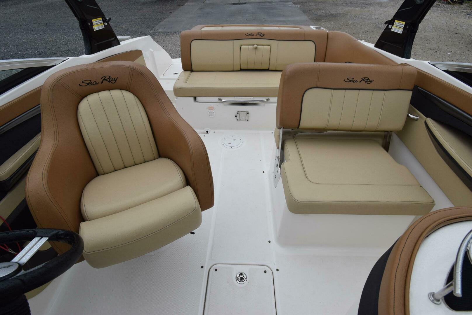 Slide: The Image of Sea Ray 240 Sun Deck 2014 - 3760316