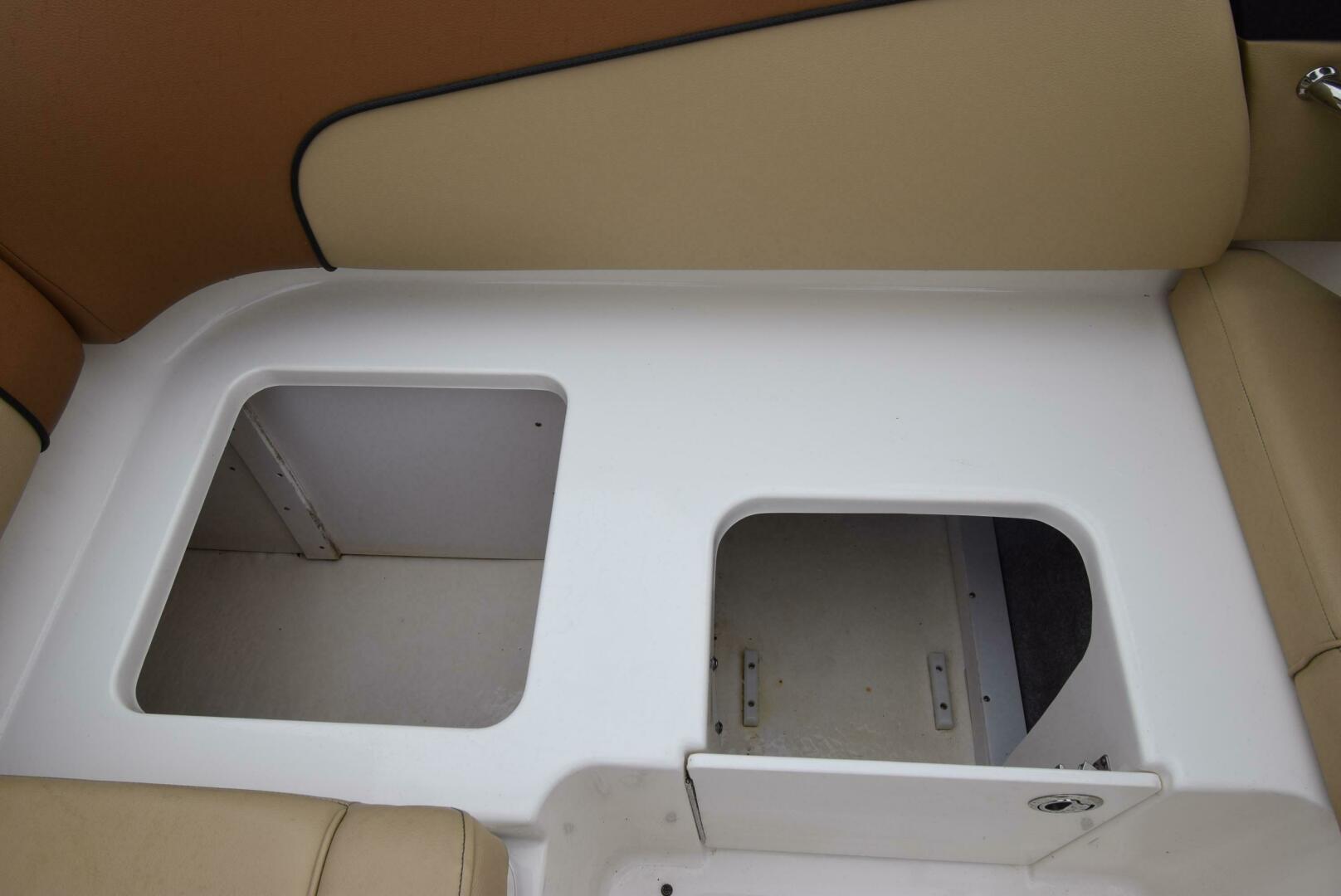 Slide: The Image of Sea Ray 240 Sun Deck 2014 - 3760325