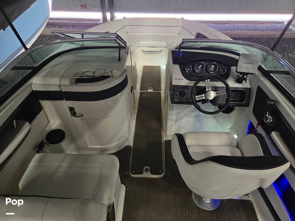 Slide: The Image of Sea Ray 240 Sundeck 2014 - 15304281
