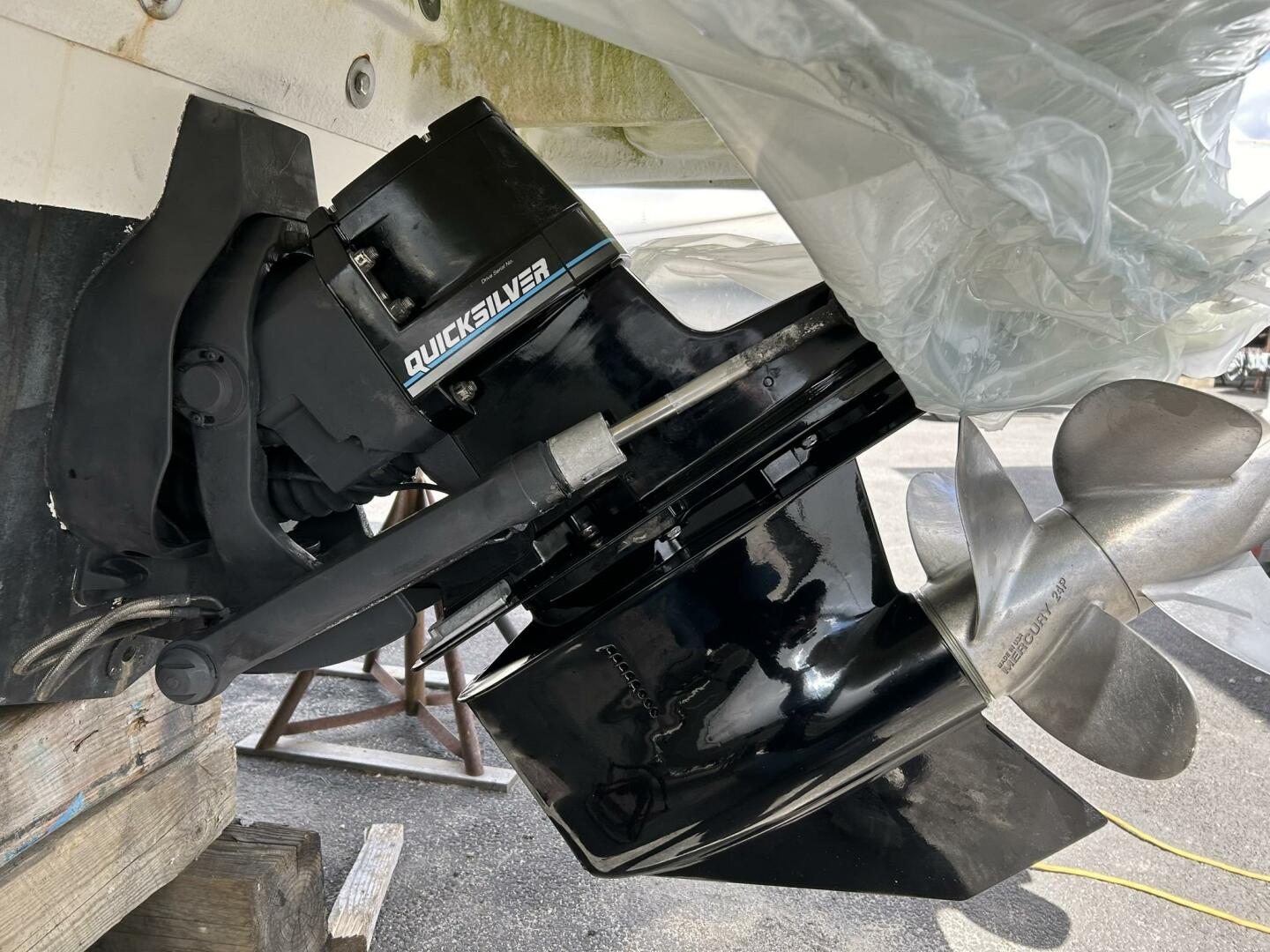 Slide: The Image of Sea Ray 240 Sundeck 2016 - 4870743