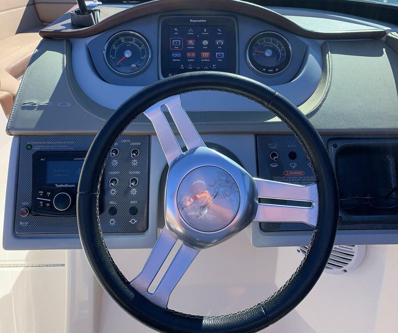 Slide: The Image of Sea Ray 240 Sundeck 2016 - 4870773