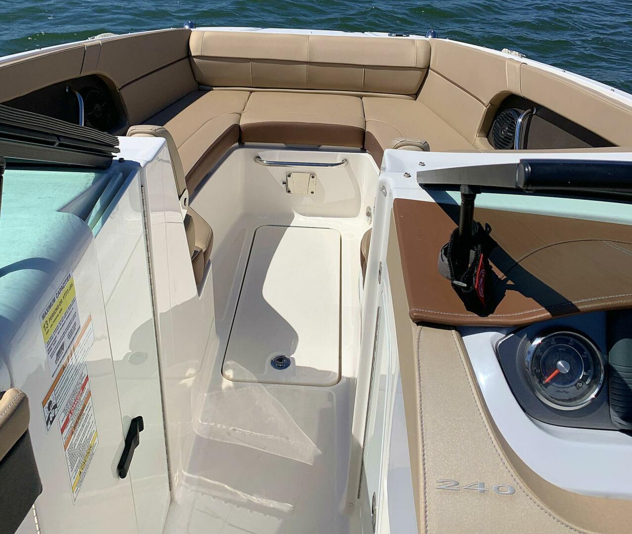 Slide: The Image of Sea Ray 240 Sundeck 2016 - 4870774