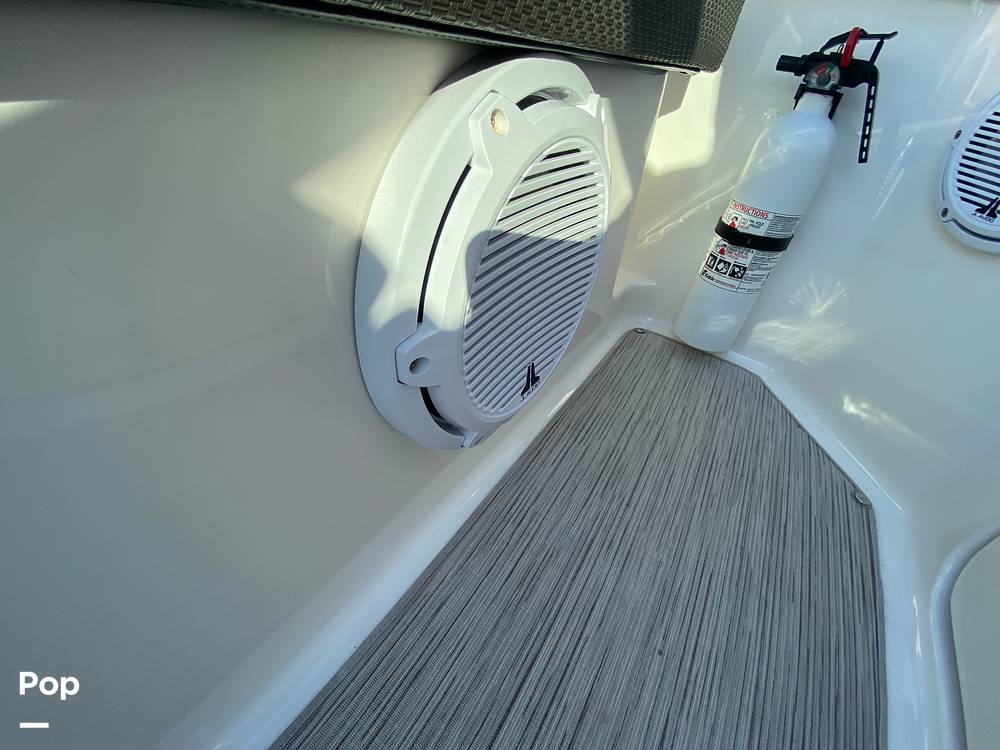 Slide: The Image of Sea Ray 240 Sundeck 2016 - 13230980