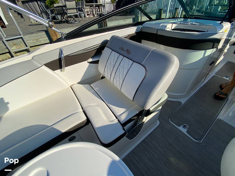 Slide: The Image of Sea Ray 240 Sundeck 2016 - 13230992